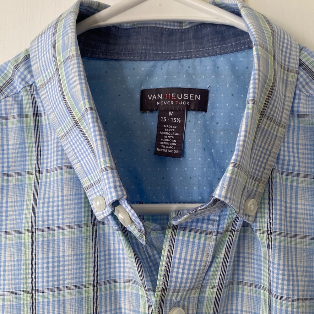 Van Heusen Never Tuck Men’s Med Runs Small Lt Blue Plaid Button Down Shirt - Picture 2 of 14